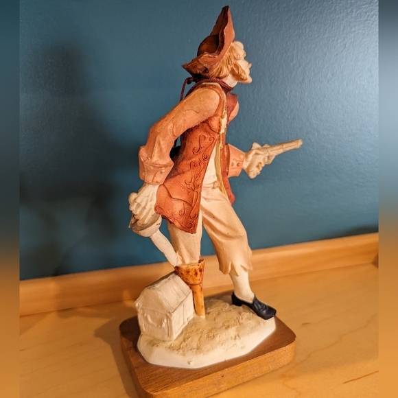 Capodimonte style Handcrafted pirate figurine on wood base. From Italy vintage - Picture 6 of 12